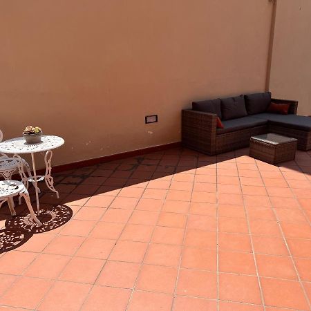 The Loft E&E Blue Sky Apartment เอมโปลี ภายนอก รูปภาพ