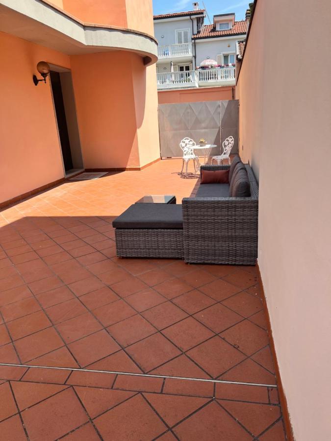 The Loft E&E Blue Sky Apartment เอมโปลี ภายนอก รูปภาพ