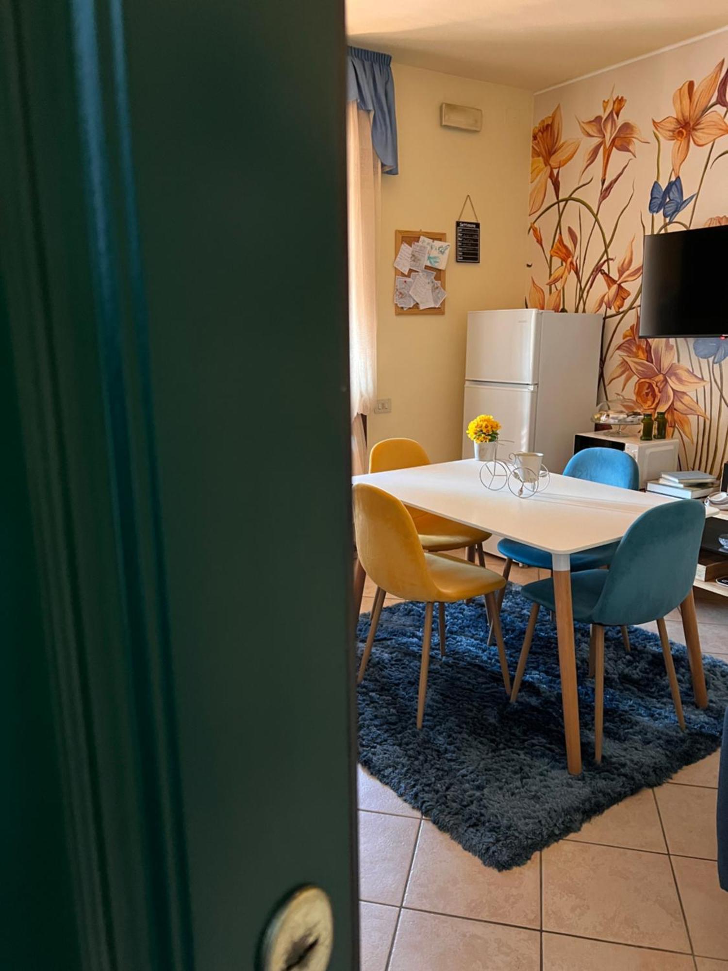 The Loft E&E Blue Sky Apartment เอมโปลี ภายนอก รูปภาพ